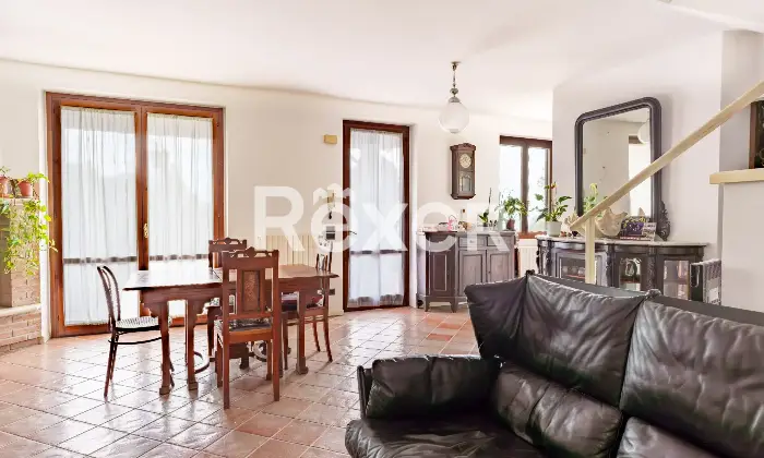Rexer-Gardone-Riviera-Villetta-di-testa-con-portico-e-giardino-Altro