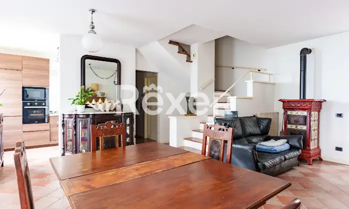 Rexer-Gardone-Riviera-Villetta-di-testa-con-portico-e-giardino-Altro