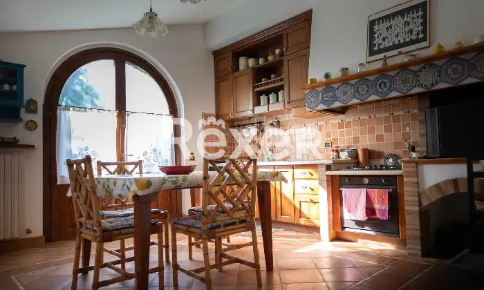 Rexer-TORRE-SAN-PATRIZIO-Splendida-villa-indipendente-con-piscina-uliveto-e-ampio-terreno-privato-a-Torre-San-Patrizio-Altro