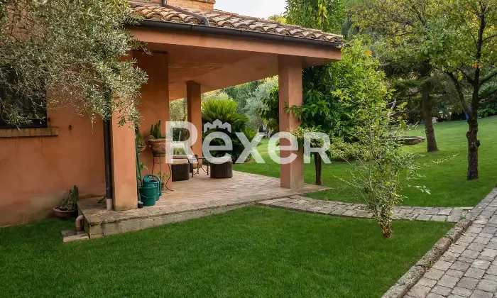 Rexer-TORRE-SAN-PATRIZIO-Splendida-villa-indipendente-con-piscina-uliveto-e-ampio-terreno-privato-a-Torre-San-Patrizio-Altro
