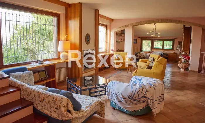 Rexer-TORRE-SAN-PATRIZIO-Splendida-villa-indipendente-con-piscina-uliveto-e-ampio-terreno-privato-a-Torre-San-Patrizio-Altro
