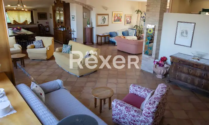 Rexer-TORRE-SAN-PATRIZIO-Splendida-villa-indipendente-con-piscina-uliveto-e-ampio-terreno-privato-a-Torre-San-Patrizio-Altro
