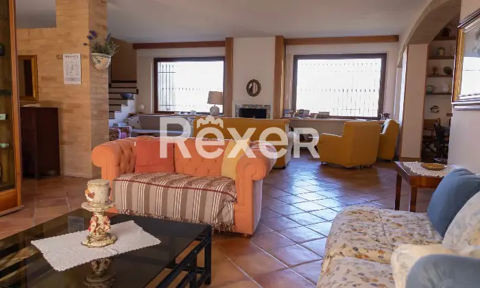 Rexer-TORRE-SAN-PATRIZIO-Splendida-villa-indipendente-con-piscina-uliveto-e-ampio-terreno-privato-a-Torre-San-Patrizio-Altro