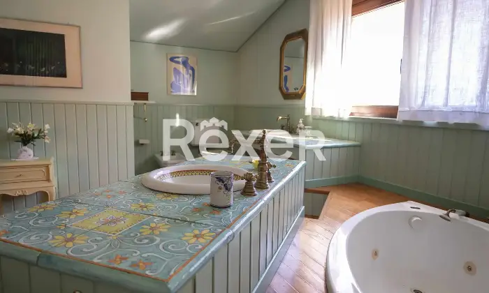 Rexer-TORRE-SAN-PATRIZIO-Splendida-villa-indipendente-con-piscina-uliveto-e-ampio-terreno-privato-a-Torre-San-Patrizio-Altro