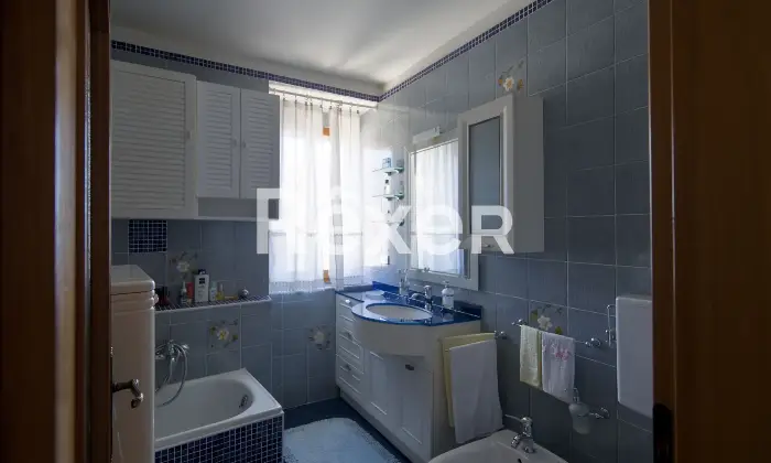Rexer-Villagrande-Trilocale-con-box-auto-in-edificio-storico-ristrutturato-Bagno