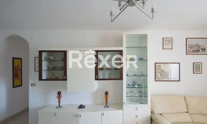 Rexer-Villagrande-Trilocale-con-box-auto-in-edificio-storico-ristrutturato-Soggiorno
