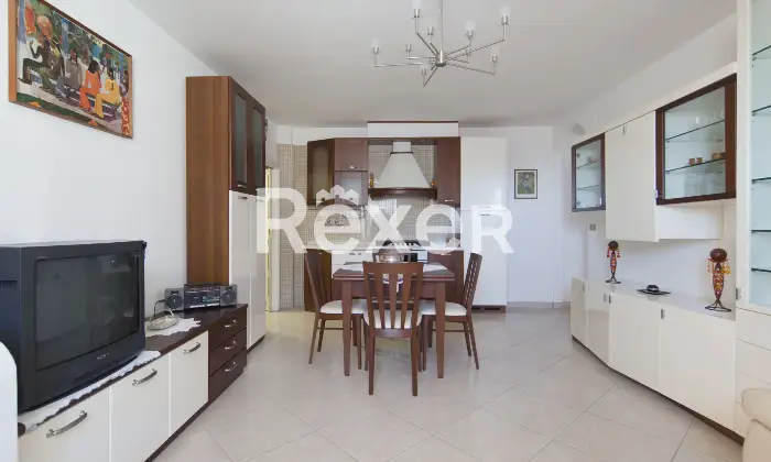 Rexer-Villagrande-Trilocale-con-box-auto-in-edificio-storico-ristrutturato-Soggiorno