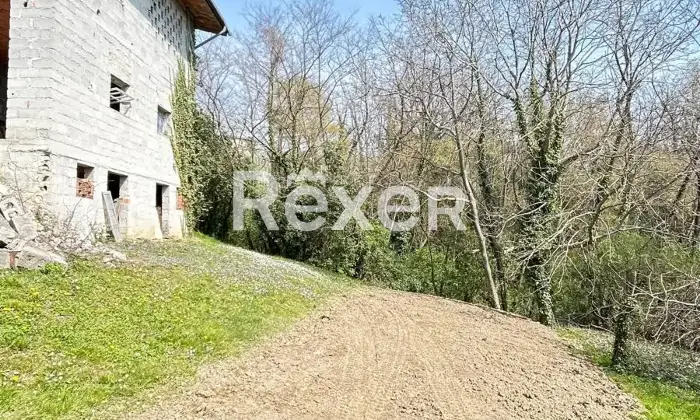 Rexer-Susegana-Compendio-immobiliare-con-grande-giardino-e-fabbricato-indipendente-valorizzabile-Altro