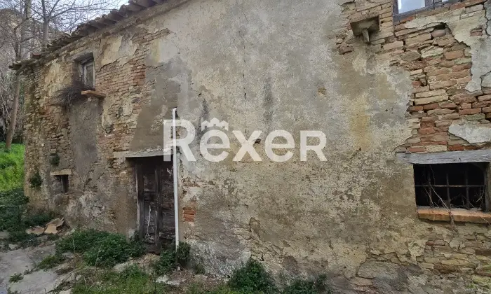 Rexer-Penne-Villa-indipendente-su-tre-livelli-con-garage-a-Penne-Altro