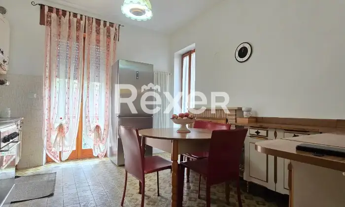 Rexer-Penne-Villa-indipendente-su-tre-livelli-con-garage-a-Penne-Altro