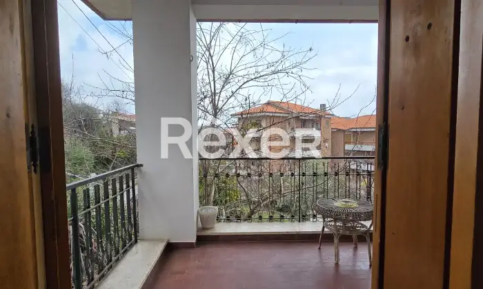 Rexer-Penne-Villa-indipendente-su-tre-livelli-con-garage-a-Penne-Altro