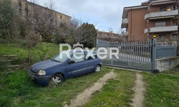Rexer-Penne-Villa-indipendente-su-tre-livelli-con-garage-a-Penne-Altro