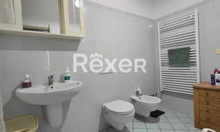 Rexer-Penne-Villa-indipendente-su-tre-livelli-con-garage-a-Penne-Altro