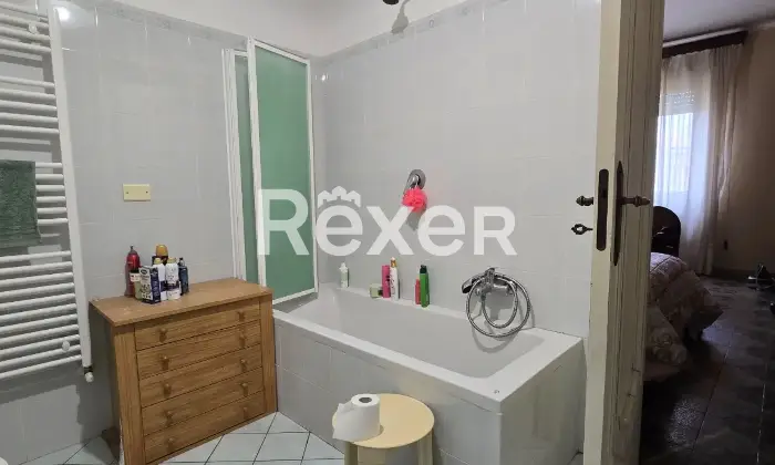 Rexer-Penne-Villa-indipendente-su-tre-livelli-con-garage-a-Penne-Altro