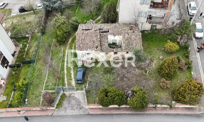 Rexer-Penne-Villa-indipendente-su-tre-livelli-con-garage-a-Penne-Altro