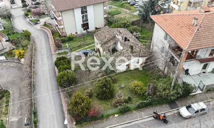 Rexer-Penne-Villa-indipendente-su-tre-livelli-con-garage-a-Penne-Altro