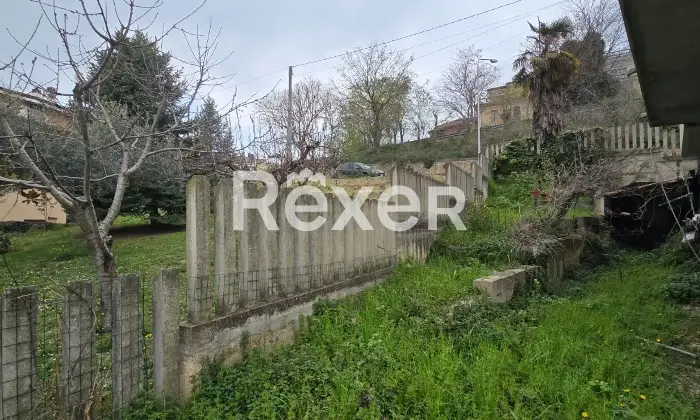 Rexer-Penne-Villa-indipendente-su-tre-livelli-con-garage-a-Penne-Altro