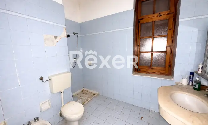 Rexer-Ventimiglia-di-Sicilia-Villino-indipendente-con-porticato-e-giardino-privato-Bagno