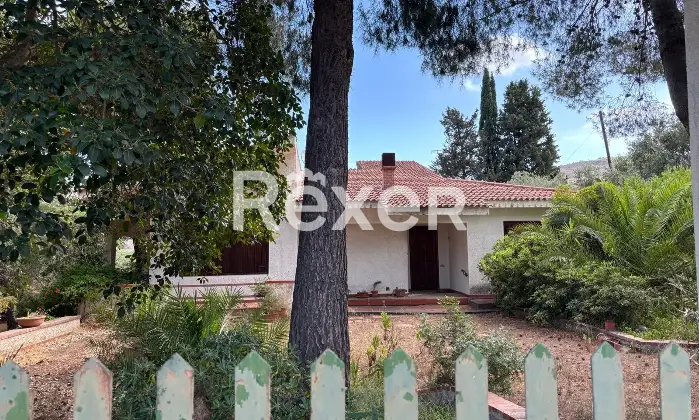 Rexer-Ventimiglia-di-Sicilia-Villino-indipendente-con-porticato-e-giardino-privato-Giardino
