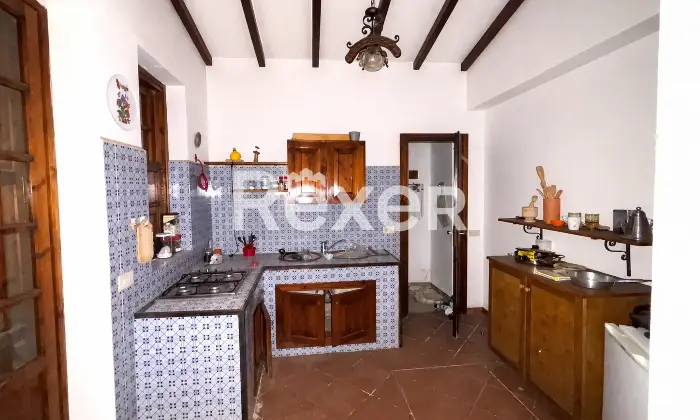 Rexer-Ventimiglia-di-Sicilia-Villino-indipendente-con-porticato-e-giardino-privato-Cucina