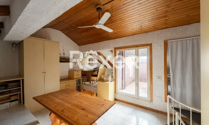 Rexer-Rho-Villetta-a-schiera-con-box-Altro
