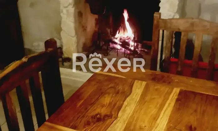 Rexer-Camaiore-Tra-mare-e-collina-terratetto-luminoso-con-giardino-privato-Cucina