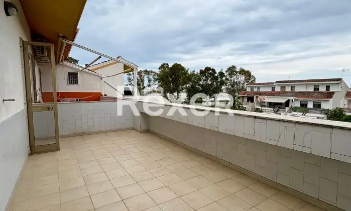 Rexer-Margherita-di-Savoia-Appartamento-al-primo-piano-su-due-livelli-con-mansarda-e-terrazzi-Isola-Verde-Altro