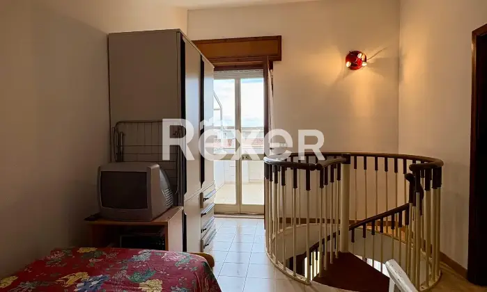Rexer-Margherita-di-Savoia-Appartamento-al-primo-piano-su-due-livelli-con-mansarda-e-terrazzi-Isola-Verde-Altro