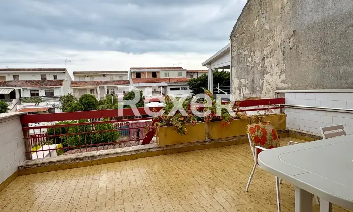 Rexer-Margherita-di-Savoia-Appartamento-al-primo-piano-su-due-livelli-con-mansarda-e-terrazzi-Isola-Verde-Altro