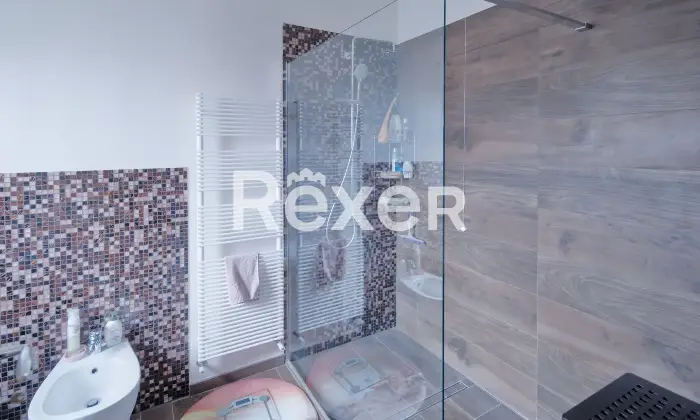 Rexer-Rimini-Intero-fabbricato-bifamiliare-con-due-garage-giardino-e-sottotetto-al-grezzo-Altro