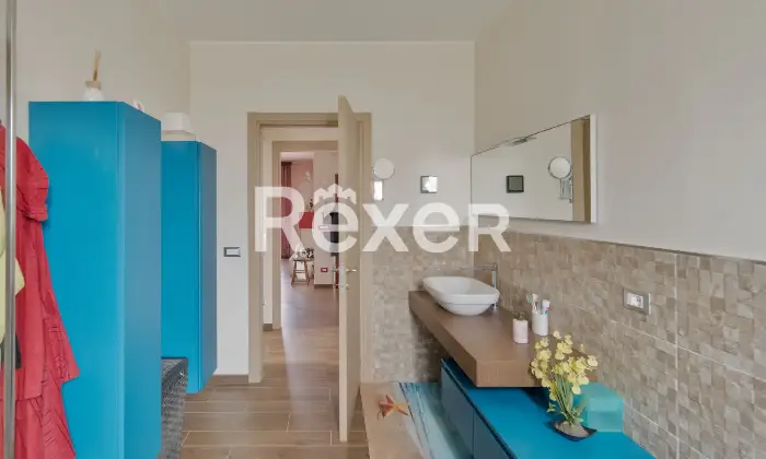Rexer-Rimini-Intero-fabbricato-bifamiliare-con-due-garage-giardino-e-sottotetto-al-grezzo-Altro