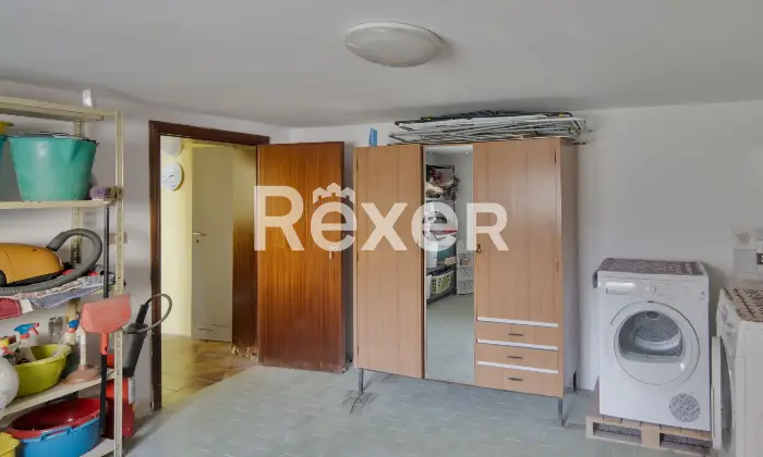 Rexer-Rimini-Intero-fabbricato-bifamiliare-con-due-garage-giardino-e-sottotetto-al-grezzo-Altro
