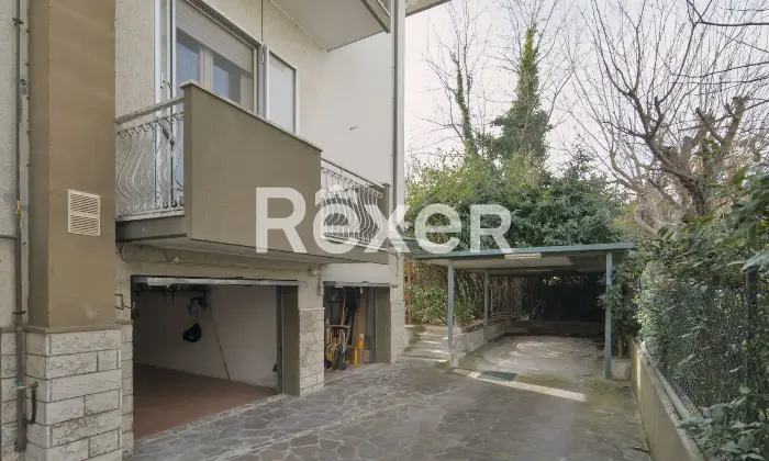 Rexer-Rimini-Intero-fabbricato-bifamiliare-con-due-garage-giardino-e-sottotetto-al-grezzo-Altro