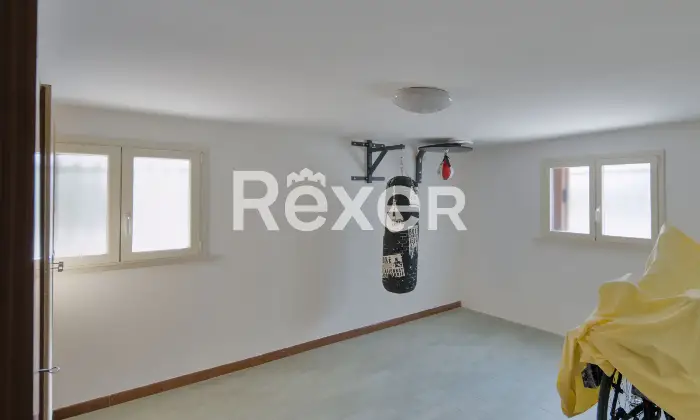 Rexer-Rimini-Intero-fabbricato-bifamiliare-con-due-garage-giardino-e-sottotetto-al-grezzo-Altro