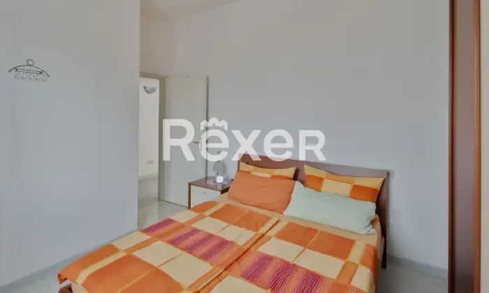 Rexer-Rimini-Intero-fabbricato-bifamiliare-con-due-garage-giardino-e-sottotetto-al-grezzo-Altro