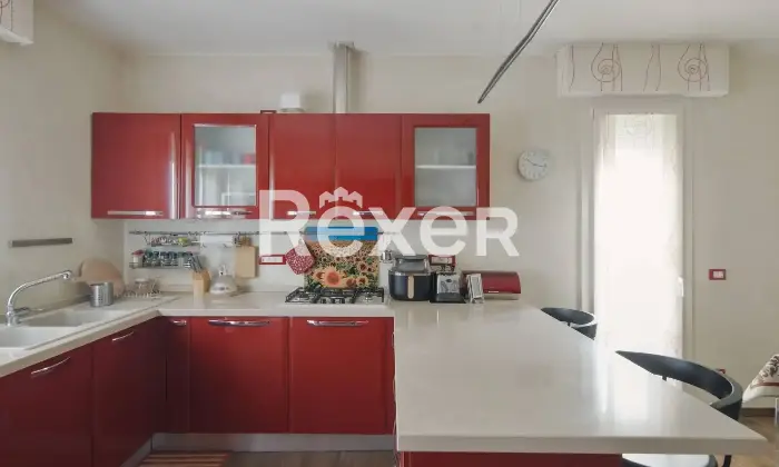 Rexer-Rimini-Intero-fabbricato-bifamiliare-con-due-garage-giardino-e-sottotetto-al-grezzo-Altro