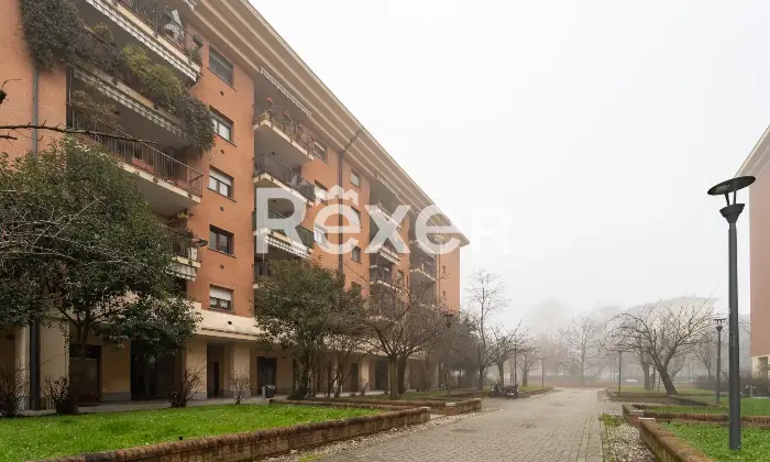 Rexer-Milano-Luminoso-quadrilocale-con-terrazzino-cantina-e-box-auto-Esterno