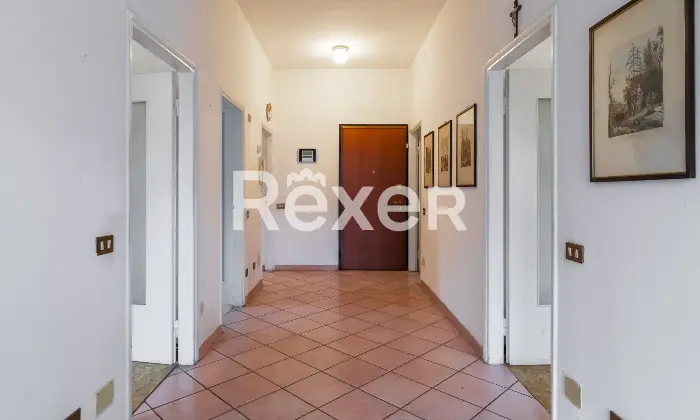 Rexer-Novate-Milanese-Ampio-appartamento-in-casa-bifamiliare-semiindipendente-Corridoio