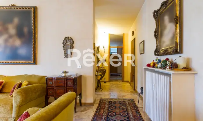 Rexer-Torino-AMPIA-ED-ELEGANTE-CASA-CON-BOX-Salone
