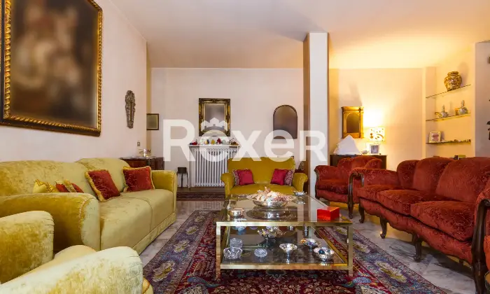 Rexer-Torino-AMPIA-ED-ELEGANTE-CASA-CON-BOX-Salone