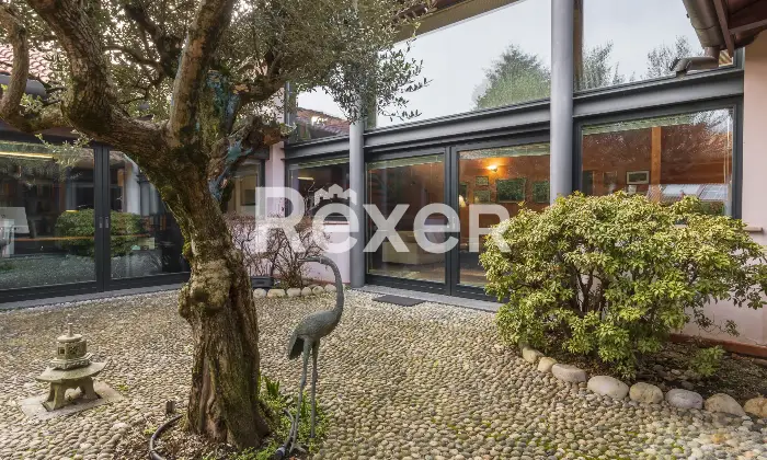 Rexer-Arsago-Seprio-Villa-singola-con-giardino-ampio-e-curato-Esterno