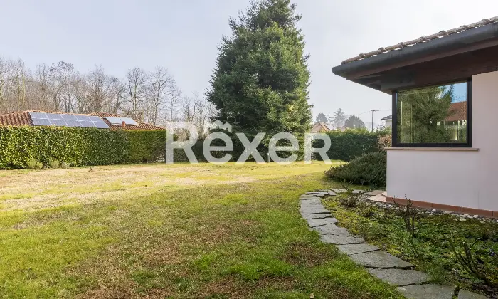 Rexer-Arsago-Seprio-Villa-singola-con-giardino-ampio-e-curato-Giardino