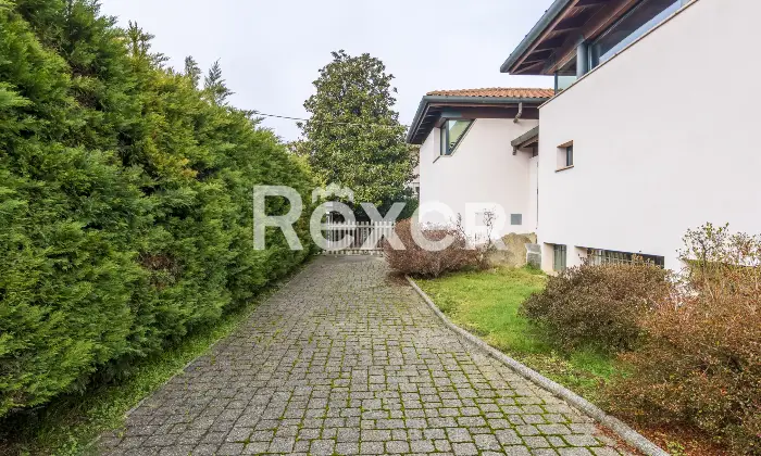 Rexer-Arsago-Seprio-Villa-singola-con-giardino-ampio-e-curato-Esterno