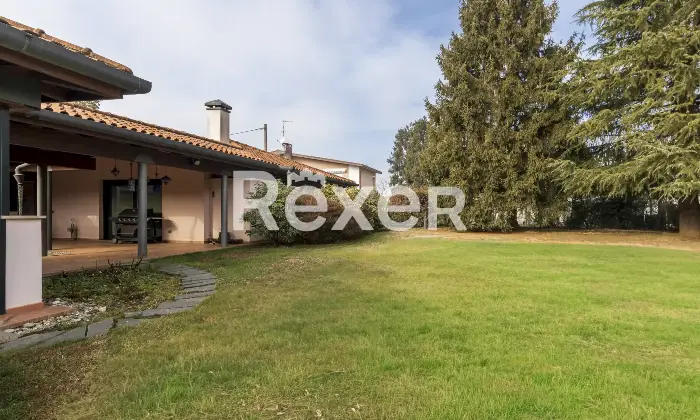 Rexer-Arsago-Seprio-Villa-singola-con-giardino-ampio-e-curato-Giardino