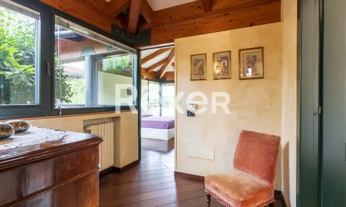 Rexer-Arsago-Seprio-Villa-singola-con-giardino-ampio-e-curato-Soppalco