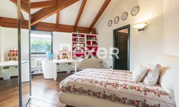 Rexer-Arsago-Seprio-Villa-singola-con-giardino-ampio-e-curato-Camera-da-letto