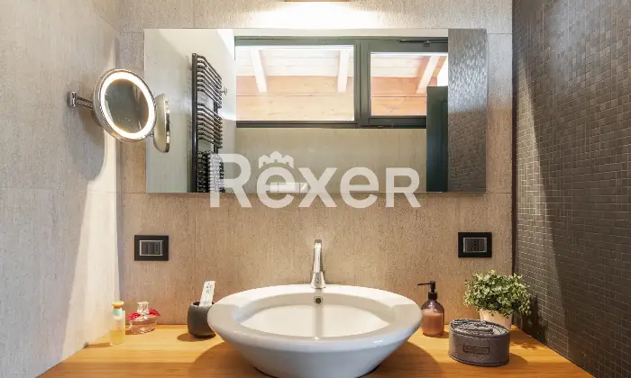 Rexer-Arsago-Seprio-Villa-singola-con-giardino-ampio-e-curato-Bagno