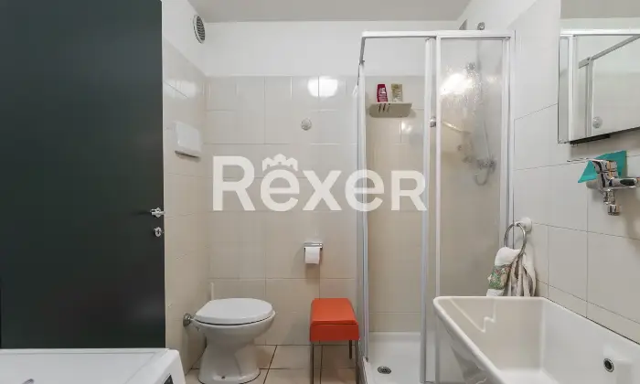 Rexer-Arsago-Seprio-Villa-singola-con-giardino-ampio-e-curato-Bagno