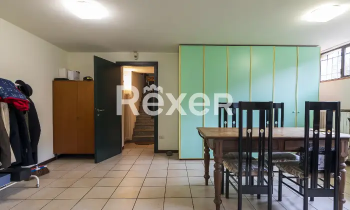 Rexer-Arsago-Seprio-Villa-singola-con-giardino-ampio-e-curato-Taverna