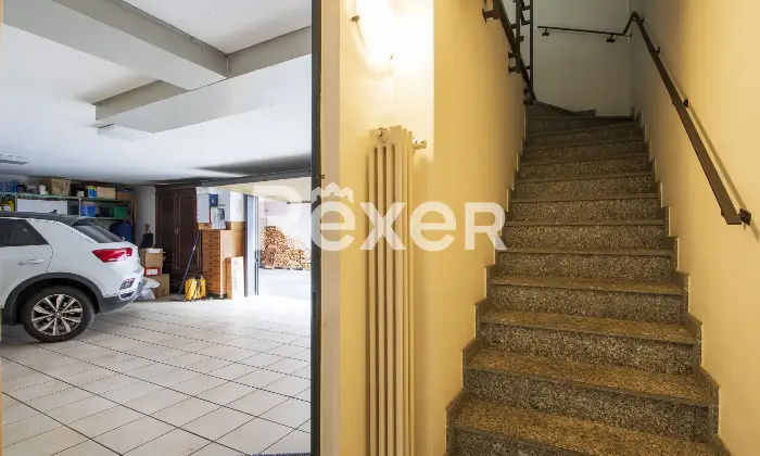 Rexer-Arsago-Seprio-Villa-singola-con-giardino-ampio-e-curato-Scala